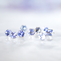 【天然石タンザナイトのシンプルな一粒スタッドピアス】青紫 / 4mm /サージカルステンレス / つけっぱなしok 8枚目の画像