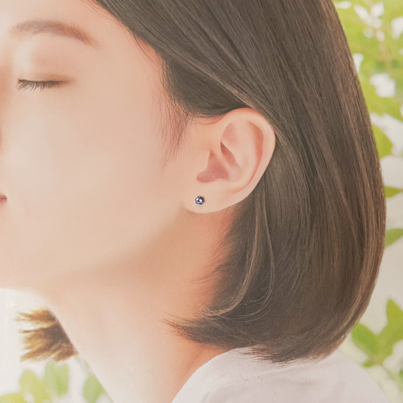 【天然石タンザナイトのシンプルな一粒スタッドピアス】青紫 / 4mm /サージカルステンレス / つけっぱなしok 10枚目の画像