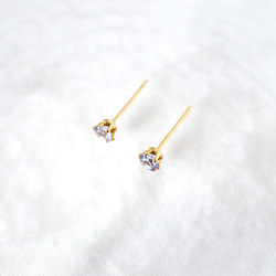 【天然石タンザナイトのシンプルな一粒スタッドピアス】青紫 / 4mm /サージカルステンレス / つけっぱなしok 6枚目の画像