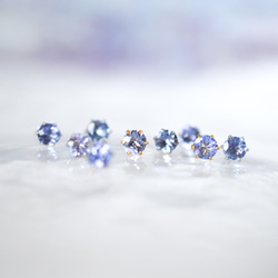 【天然石タンザナイトのシンプルな一粒スタッドピアス】青紫 / 4mm /サージカルステンレス / つけっぱなしok 9枚目の画像