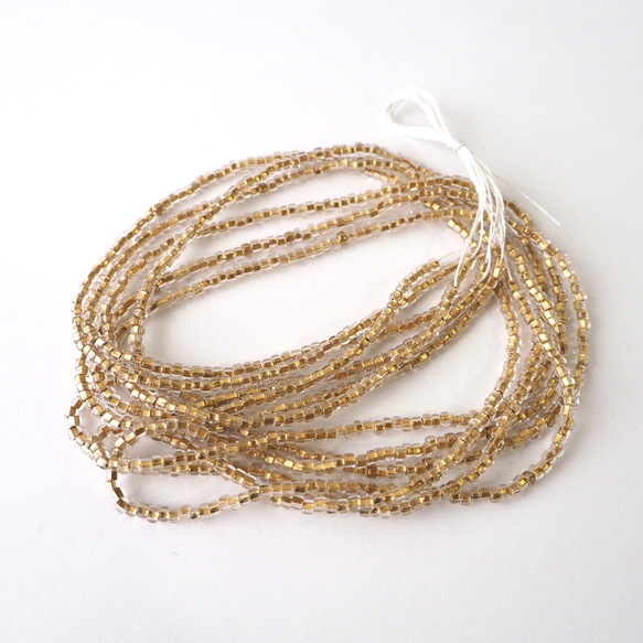 チェコ シードビーズ(11/0) ブラスラインクリスタル #PE05-B.CR / オートクチュール刺繍糸通しビーズ 3枚目の画像