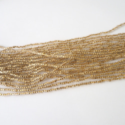 チェコ シードビーズ(11/0) ブラスラインクリスタル #PE05-B.CR / オートクチュール刺繍糸通しビーズ 2枚目の画像