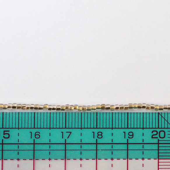チェコ シードビーズ(11/0) ブラスラインクリスタル #PE05-B.CR / オートクチュール刺繍糸通しビーズ 4枚目の画像