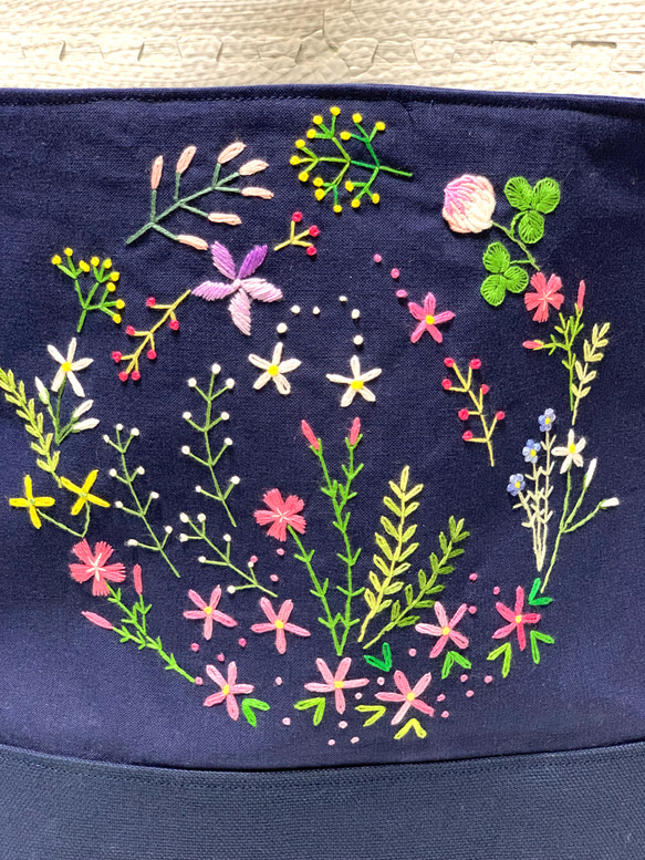 ネイビータイプの花刺繍ワンショルダーバッグ 4枚目の画像