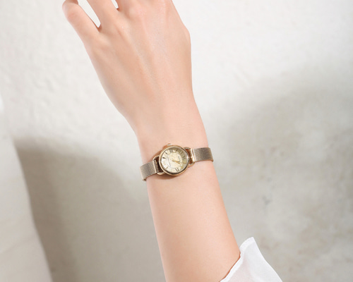 人気・高級感・クリスマス】◎白蝶貝の上品な腕時計 カジュアルにも