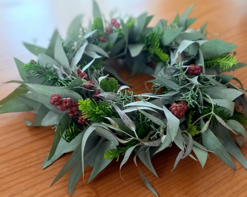 ドライフラワー☆ミニ薔薇ユーカリボリュームリース☆松ぼっくり