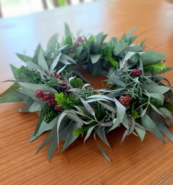 ドライフラワー★ミニ薔薇ユーカリボリュームリース★松ぼっくり　スターチス ドライフラワー ミニ薔薇ユーカリボリュームリース 松ぼっくり