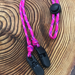 赤ちゃんから大人まで使える　パラコード　マルチクリップ   ハットクリップ  帽子ストラップ　ピンクカモ 2枚目の画像
