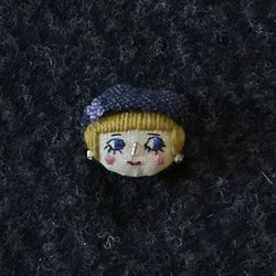 ブローチ　女の子　刺繍　ベレー帽　カジュアルファッションコーデ 2枚目の画像