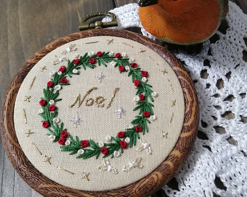 プチポアン刺繍のサンタ ミニミニリース オーナメント