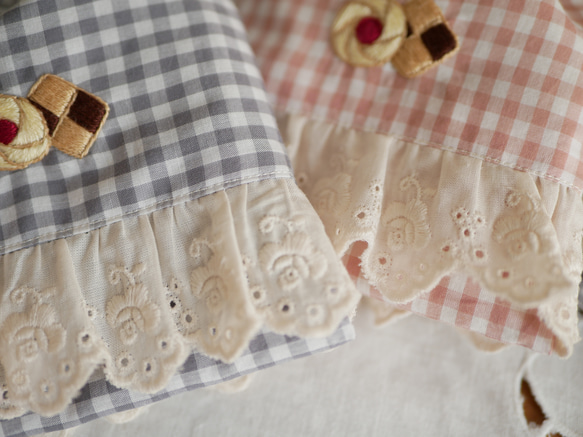 手刺繍のクッキーと紅茶染めレース✻お茶会風ミニ巾着ポーチ 15枚目の画像