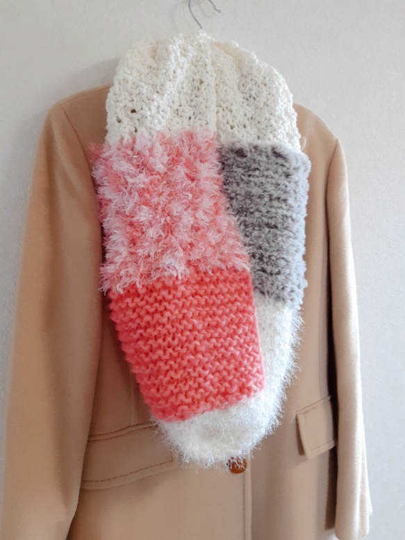 《ふわもこ可愛い手編みスヌード》　肌に優しい　ウール　 日常使いに最適　あたたかみのあるピンク　冬支度2022 4枚目の画像