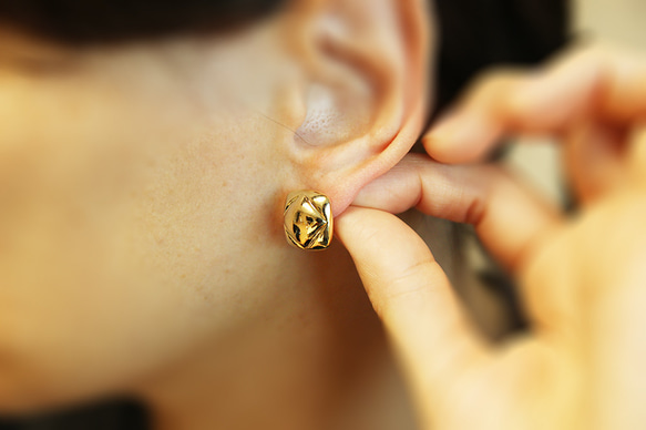 ERG-2214-G【2件】方形耳環，方形耳釘/16mm X 16.6mm 第6張的照片