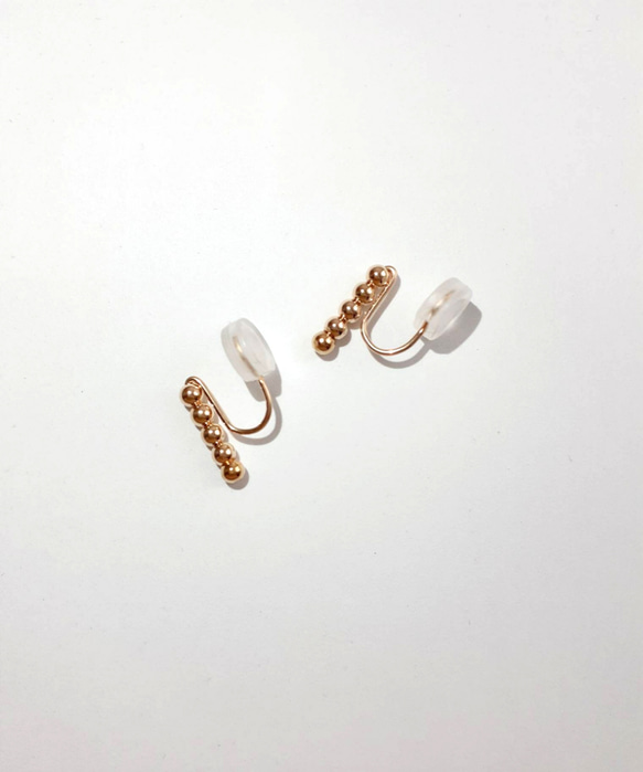 14kgf / line earrings  ～gold beads～ 4枚目の画像