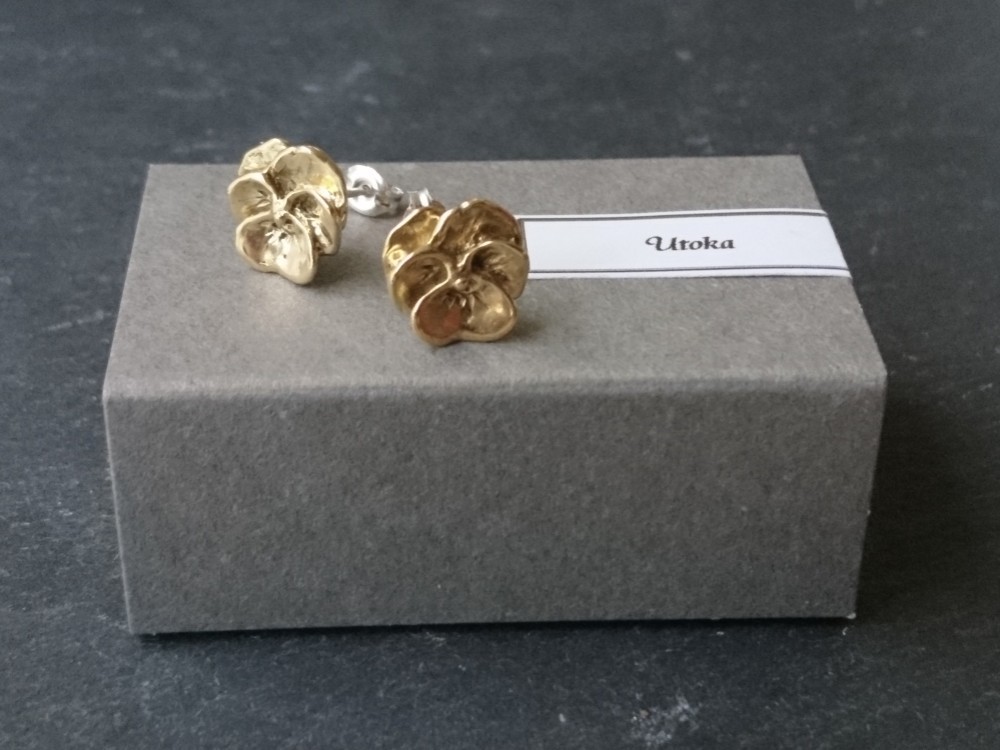 Utoka ☆真鍮　パンジー  ピアス