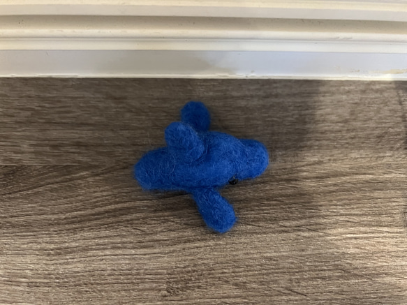 羊毛フェルト　イルカ　手のひらサイズ　　青いイルカちゃん 　f00087 6枚目の画像