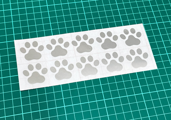 犬・猫 肉球ステッカー 縦2.7cm×横3cm 　10枚セット 5枚目の画像