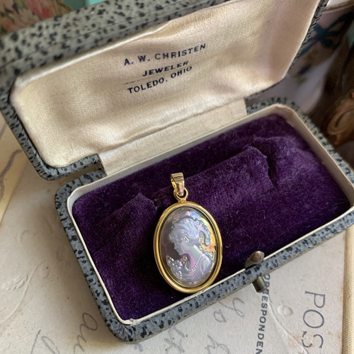 大振 マザーオブパール カメオ 彫刻 vintage ロング ネックレス 809 マザーオブパールカメオ・ペンダント – 銀座アンティーク・アイ