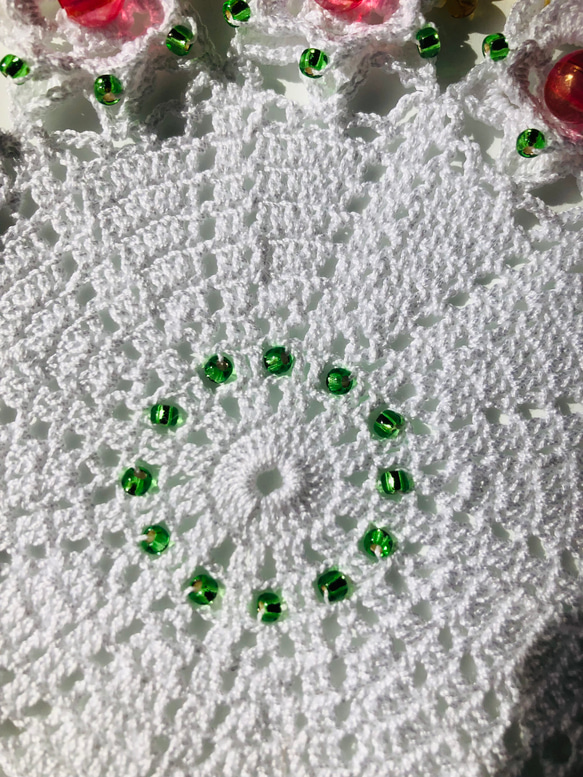 【再販】NOKOのカラフルレース編み 立体小花のモチーフドイリーC（16） 9枚目の画像