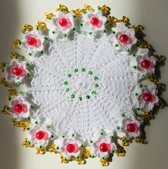 【再販】NOKOのカラフルレース編み 立体小花のモチーフドイリーC（16） 6枚目の画像
