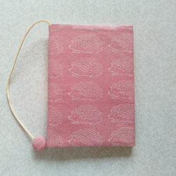布のブックカバー(ハリネズミピンク） 2枚目の画像