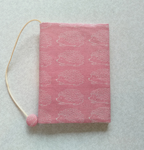 布のブックカバー(ハリネズミピンク） 2枚目の画像