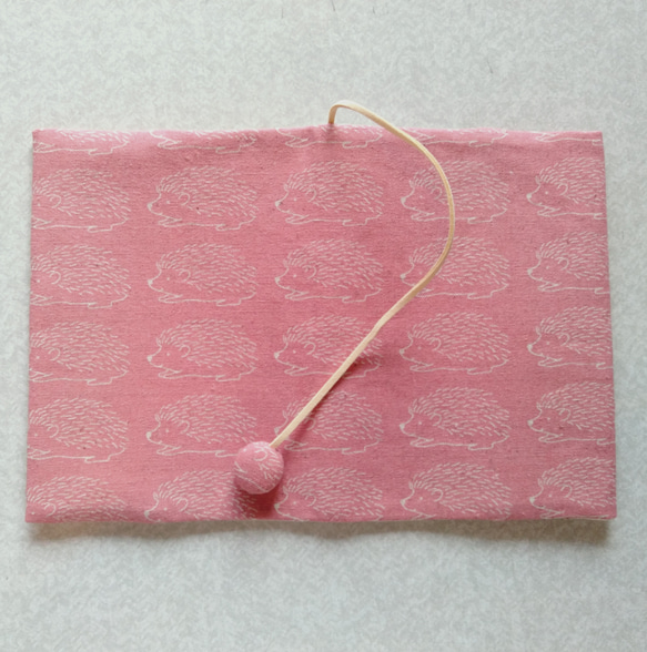 布のブックカバー(ハリネズミピンク） 3枚目の画像