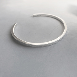 silver bangle 2.5mm /シルバー/バングル/ブレスレット/槌目/シンプル 2枚目の画像