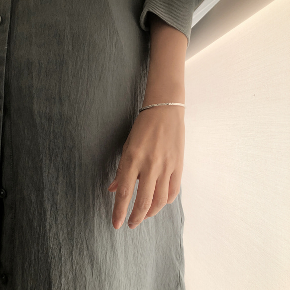 silver bangle 2.5mm /シルバー/バングル/ブレスレット/槌目/シンプル 5枚目の画像