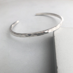 silver bangle 2.5mm /シルバー/バングル/ブレスレット/槌目/シンプル 1枚目の画像