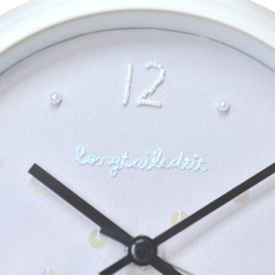 寄り添うシマエナガの時計 3枚目の画像