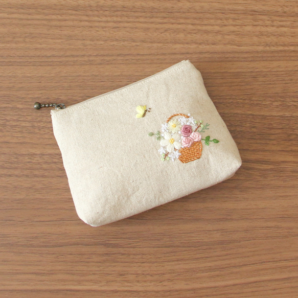 紙巾袋手工刺繡花籃和蝴蝶 第1張的照片
