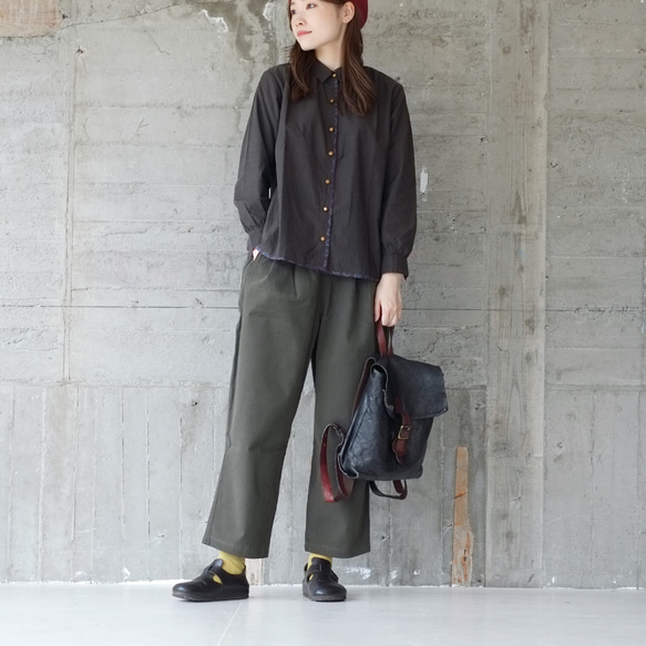 即使是基本款也能顯得時尚！簡單的紐帶襯衫 (22w-16) Sumikuro 第4張的照片