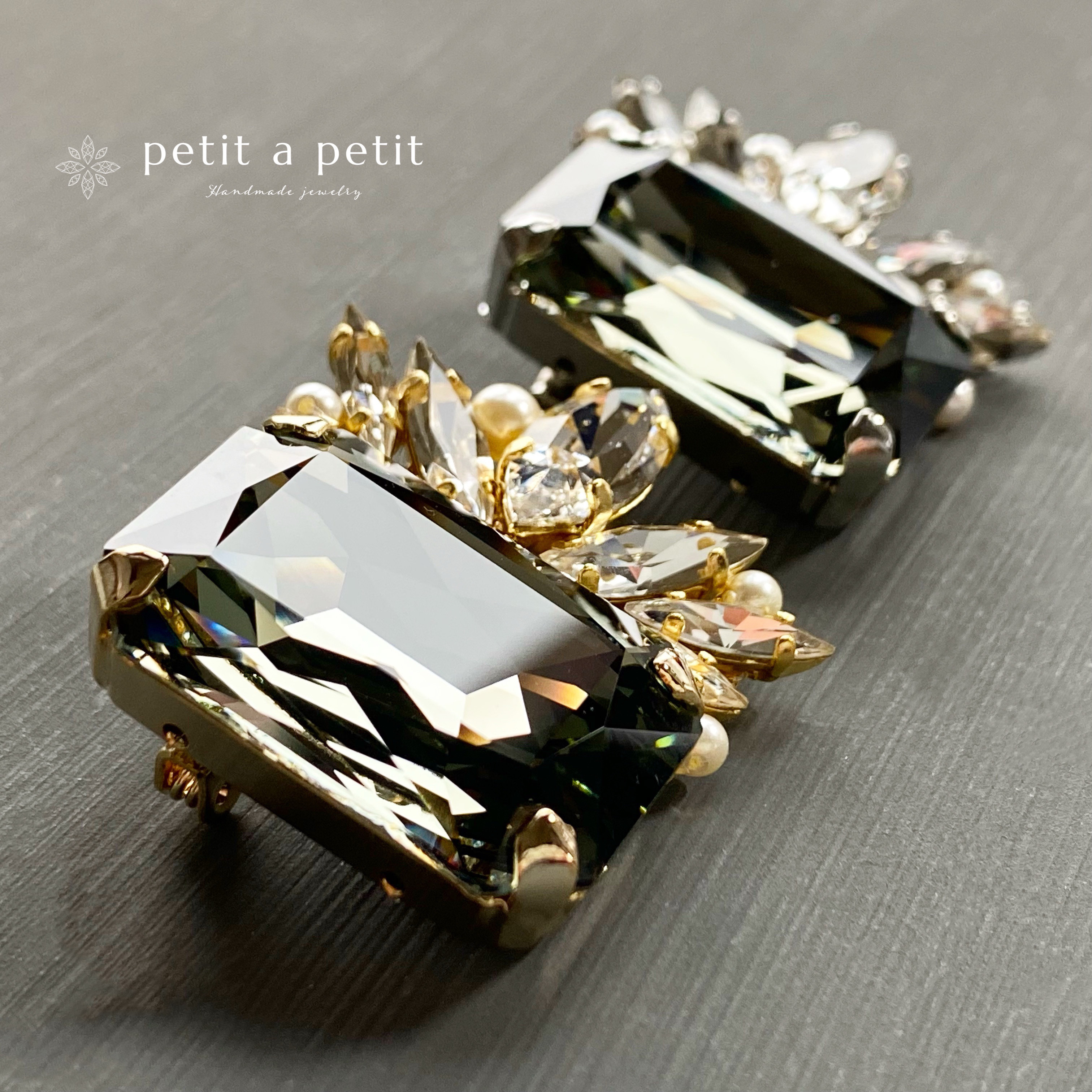 René スワロフスキー ブローチ スワロフスキー®︎ ブローチ Rectangle Noir ギフトボックス付