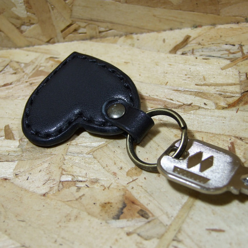 小さいハートのキーホルダー サドル黒 キーリング 革工房Way 佐藤 通販