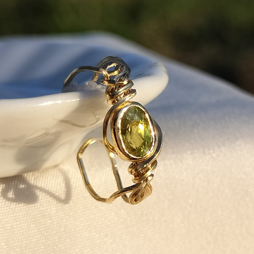 天然スフェーンのイヤーカフ 14kgf 天然石 イヤーカフ ORISYOKU 通販