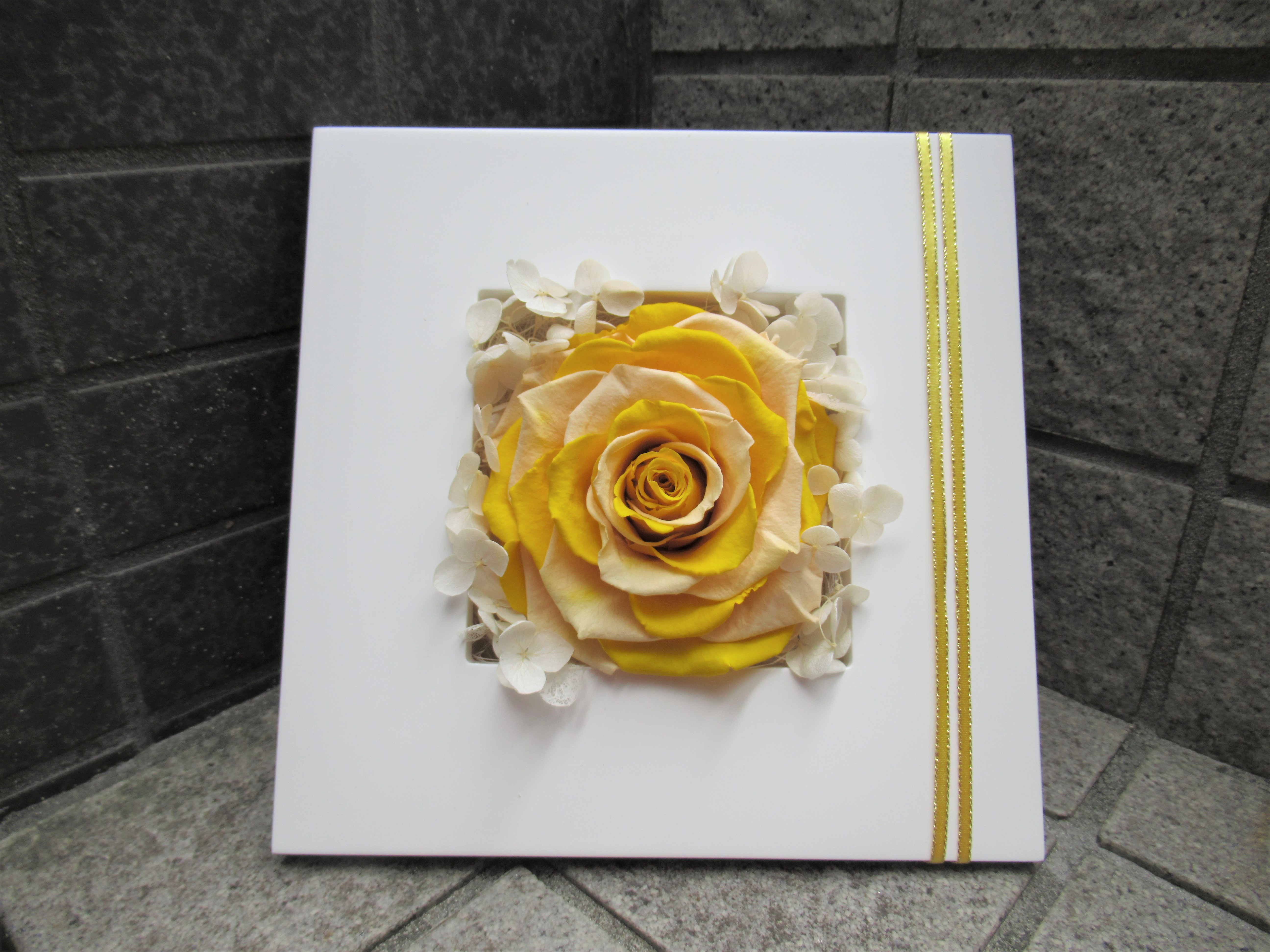 【壁掛け・置き型 ２wayタイプ】バラ　メリア　イエロー プリザーブドフラワー