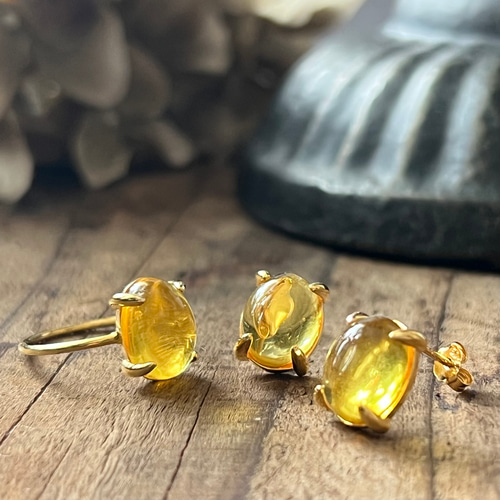 ポーランド産琥珀(ロイヤルアンバー)のシルバーバングル ポーランド産琥珀(ロイヤルアンバー)のシルバーバングル - メルカリ