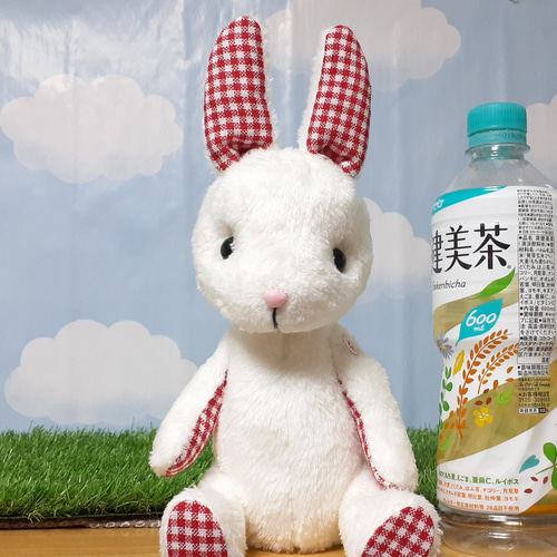 受注製作】もふもふボアの白うさぎ(赤いチェック) ぬいぐるみ もちまる