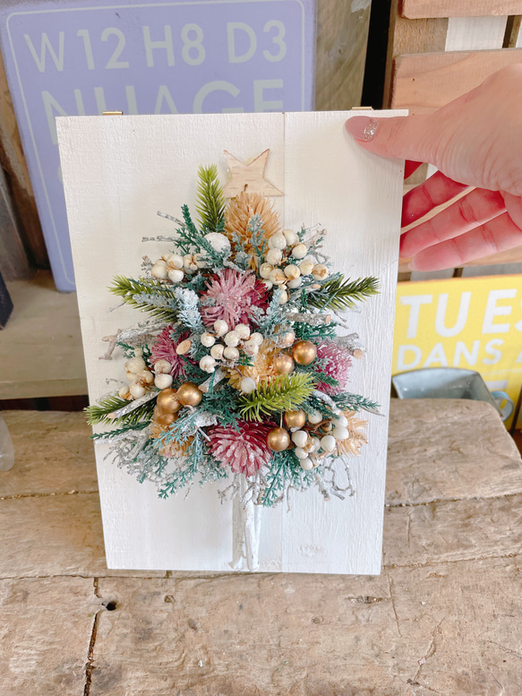 スタンドつき♡【ホワイトクリスマスツリー】人気の色合い♡クリスマス雑貨リース♡木のボードつき 4枚目の画像