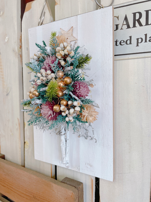 スタンドつき♡【ホワイトクリスマスツリー】人気の色合い♡クリスマス雑貨リース♡木のボードつき 7枚目の画像