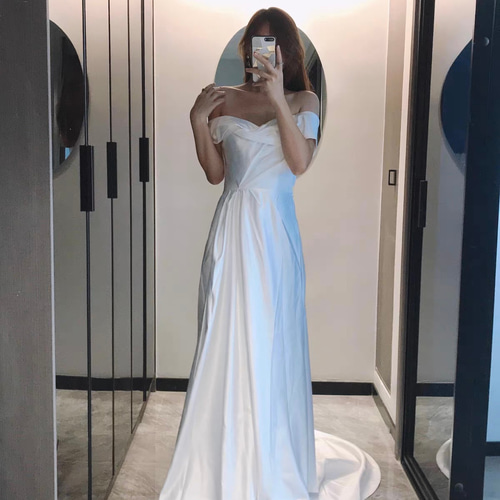 バックリボン オフショルダー サテン ウエディングドレス 二次会