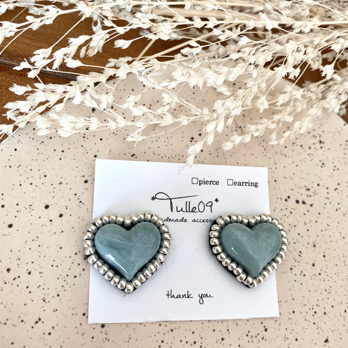 再販21デニムブルーのぷっくりハートビーズ刺繍ピアス♡イヤリング