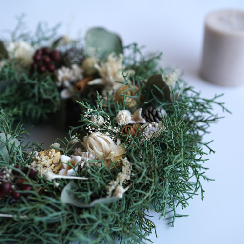 グリーンホワイトのクリスマスリース　シャリンバイ　ブルーアイス グリーンホワイトのクリスマスリース シャリンバイ ブルーアイス