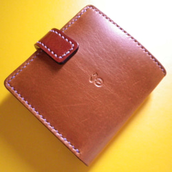 【送料無料】コンパクトサイズ  キャメル牛革・総手縫い二つ折り財布(差し込み式ベルト留め)　TIO-FS011 2枚目の画像