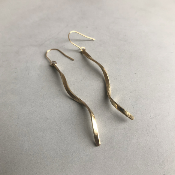 brass pierce nagare /真鍮/ピアス/スパイラル/ハンドメイド/シンプル 2枚目の画像