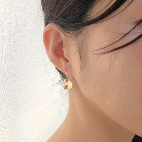 brass pierce sizuku /真鍮/ピアス/槌目/ハンドメイド/シンプル 4枚目の画像