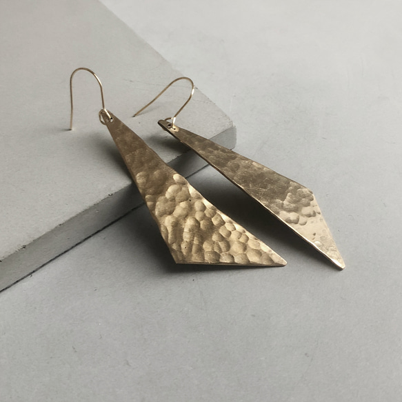 brass pierce hane /真鍮/ピアス/槌目/ハンドメイド/シンプル 1枚目の画像