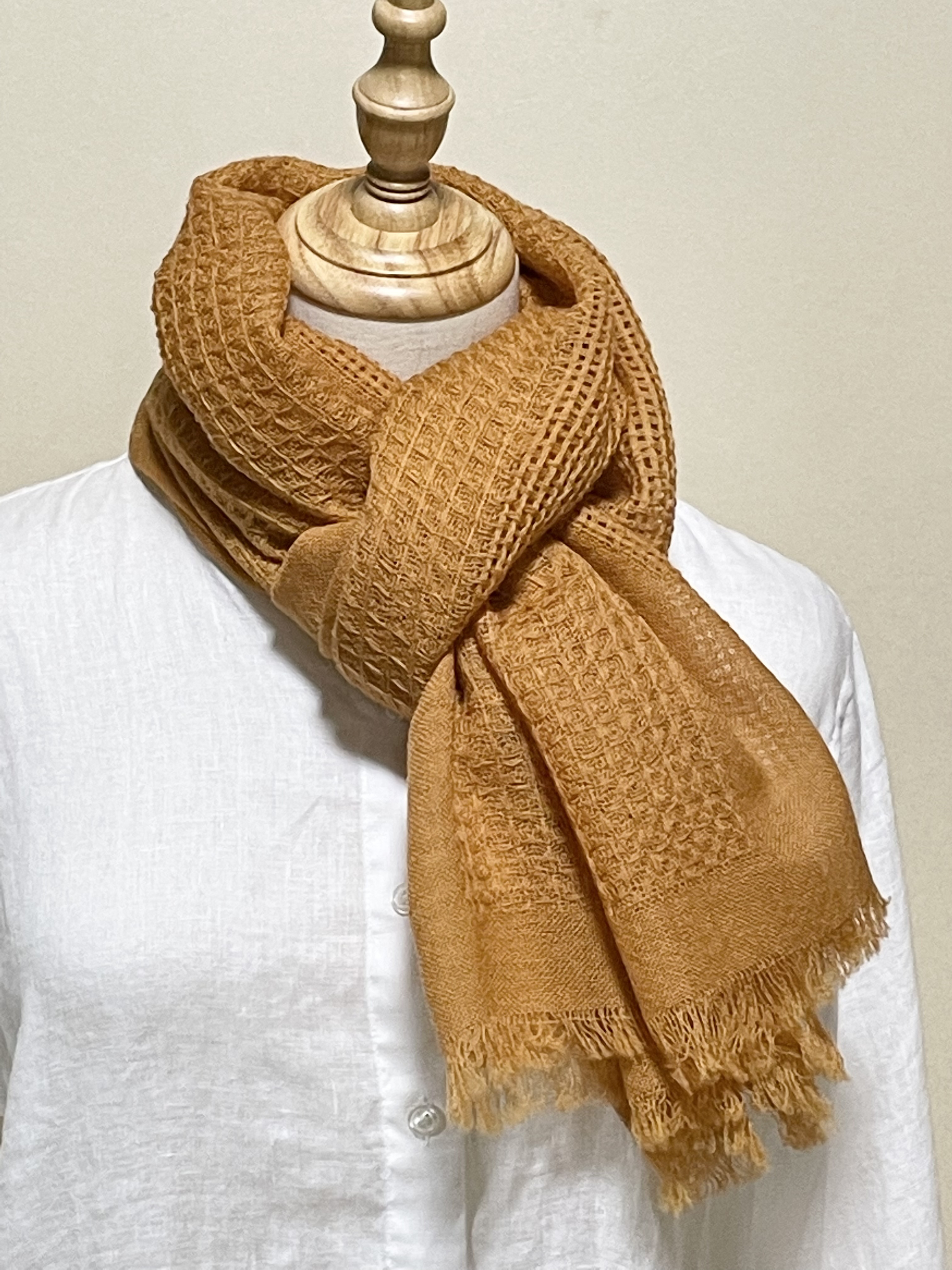 SALE「送料無料」お買い得価格になりました。草木染めウールストール(柔らかオレンジ)