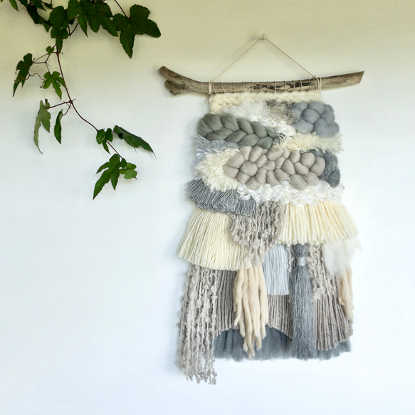 一点もの　ウィービング タペストリー 『みるく色のたぺすとり。片角のトナカイ 』 一点もの】ウィービングタペストリー 『片角のトナカイ』 タペストリー